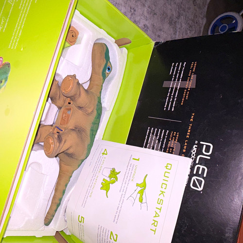 Ugobe pleo dinosaur - ,